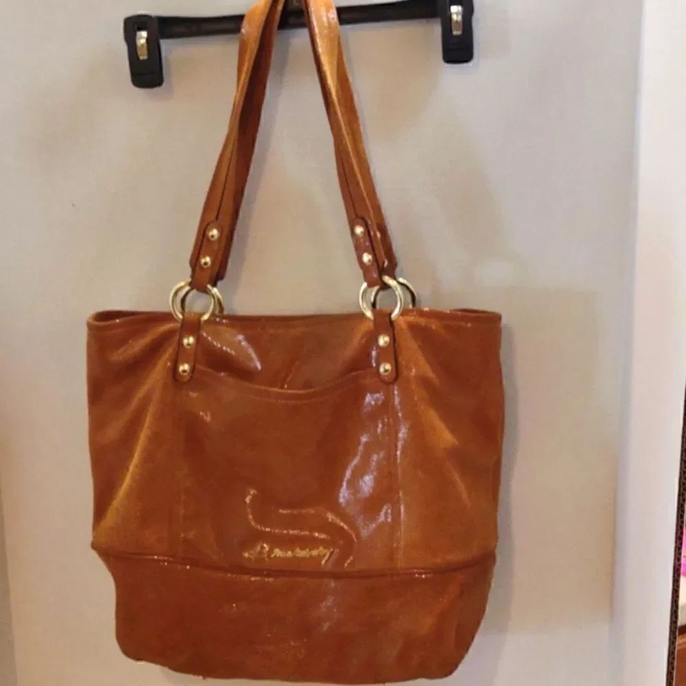 Gorgeous B MAKOWSKY Caramel Suede Purse